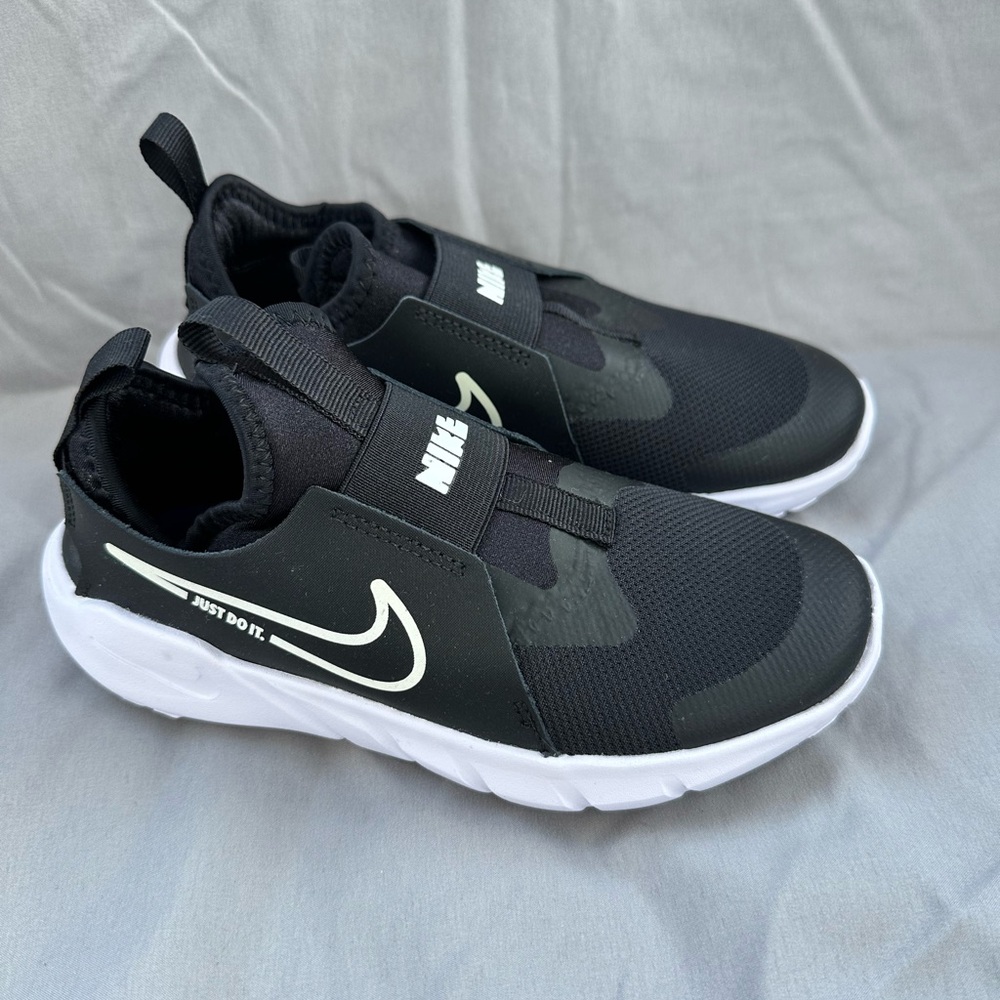 NIKE FLEX RUNNER 2 Children's Shoe SIZE 2.5 Black & White SLIP ON DJ6040-002 NEW